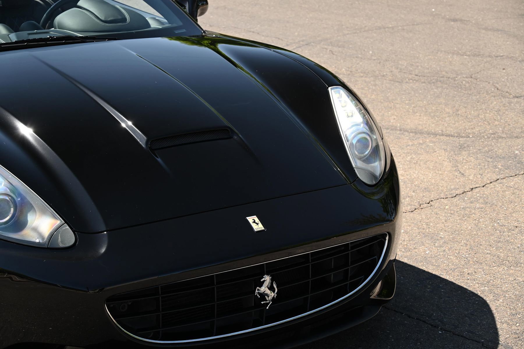 Used 2010 Ferrari California RWD image 4