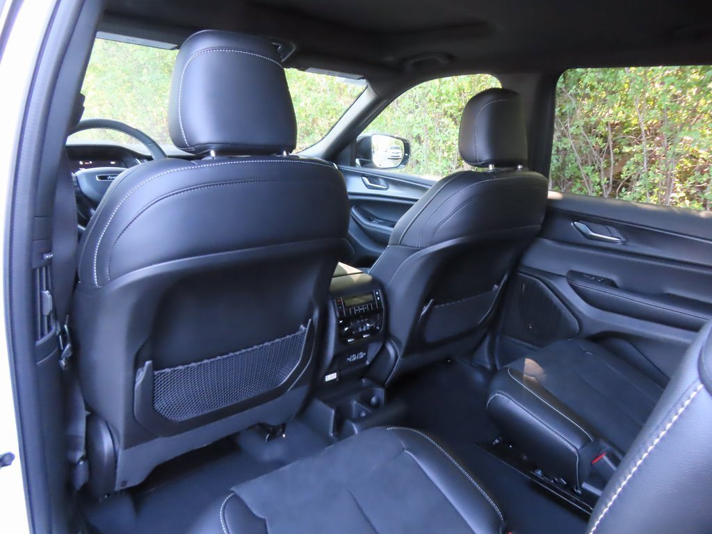 New 2025 Jeep Grand Cherokee L Altitude image 21