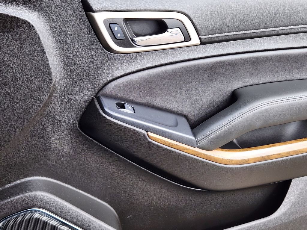 Used 2020 GMC Yukon XL Denali w/ Denali Premium Package image 14