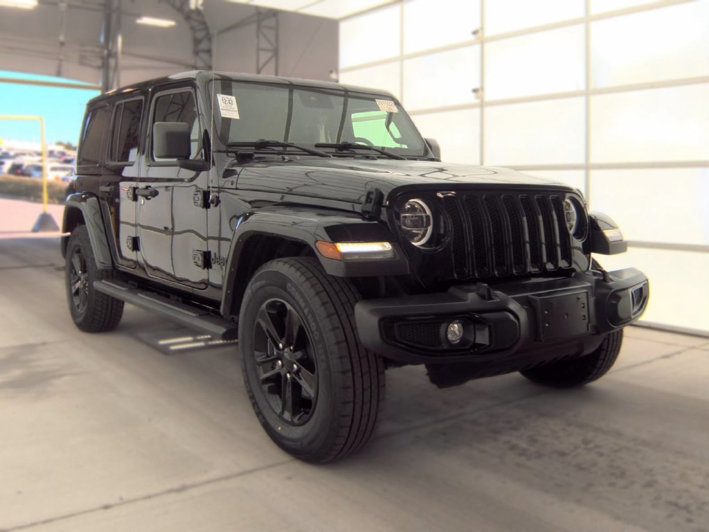 Certified 2022 Jeep Wrangler Unlimited Sahara w/ Dual Top Group AWD/4WD image 3