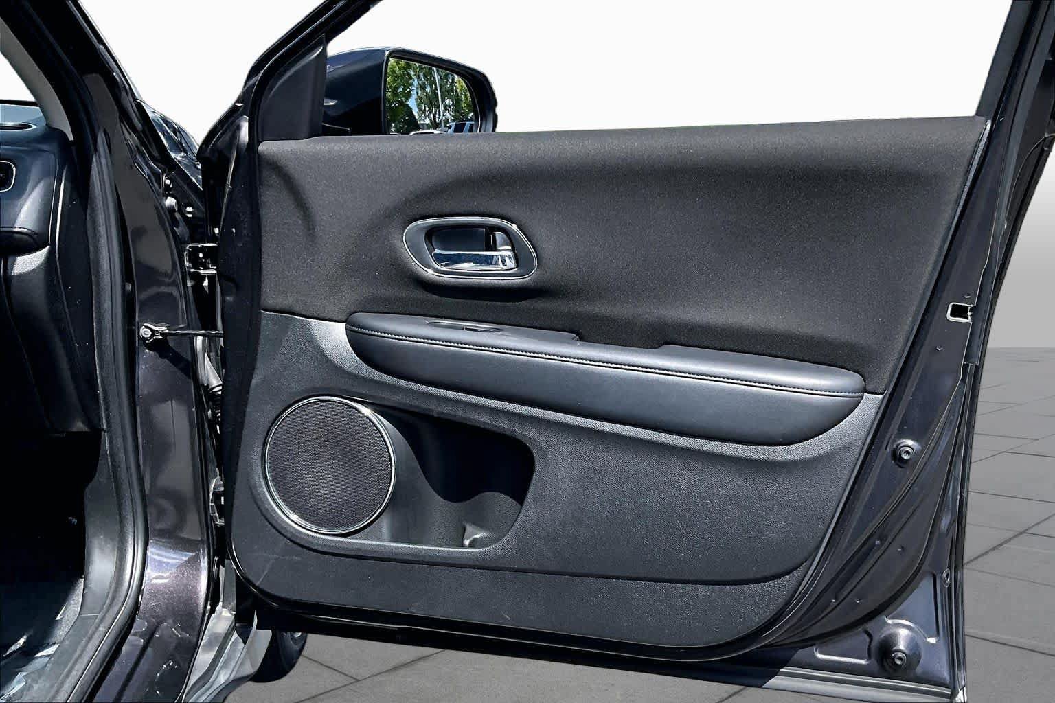 Used 2018 Honda HR-V EX image 23
