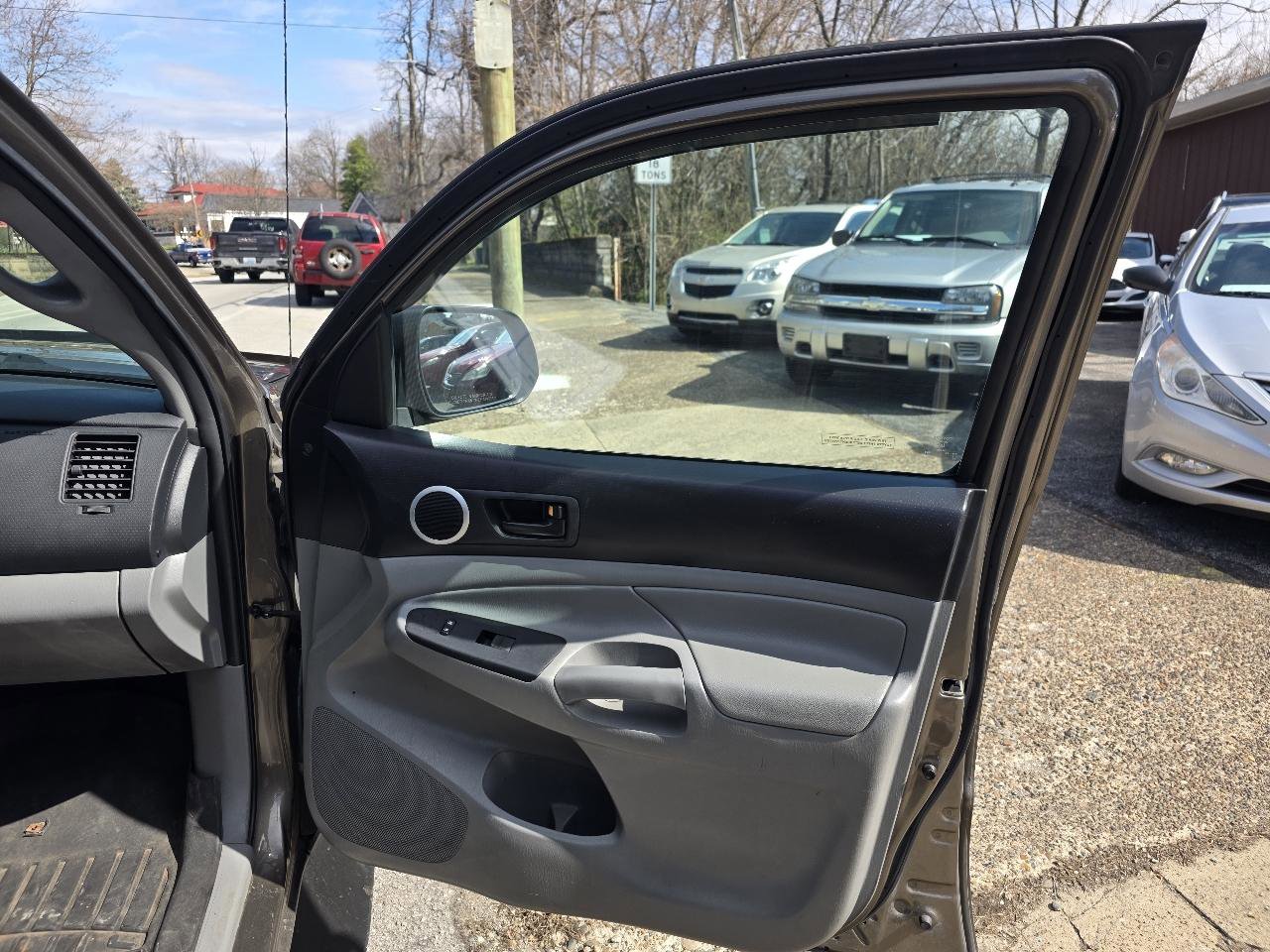 Used 2012 Toyota Tacoma 4x4 Double Cab w/ SR5 Pkg image 26