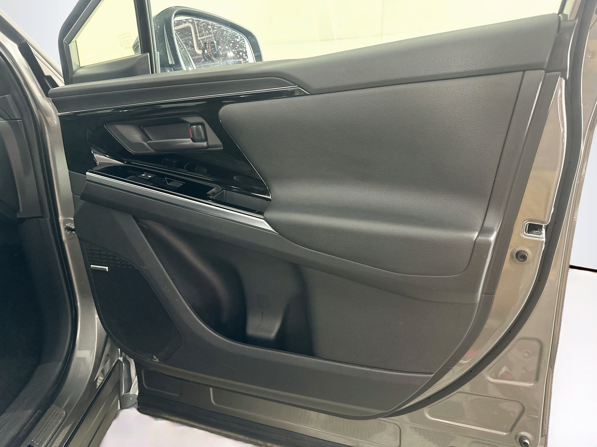 Used 2023 Subaru Solterra AWD image 32