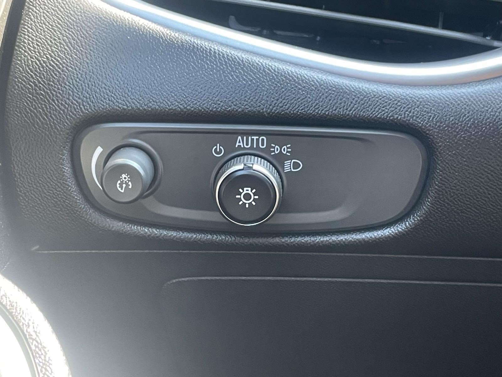 Used 2025 Chevrolet Malibu LT FWD image 18
