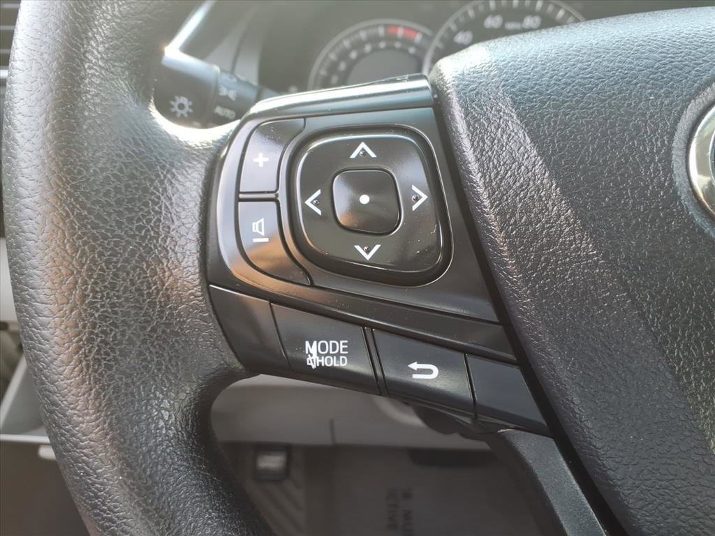 Used 2015 Toyota Camry LE image 27