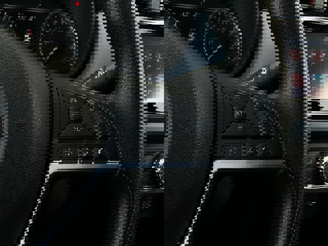 Used 2025 Nissan Versa SV image 30