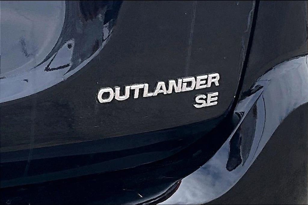 Used 2017 Mitsubishi Outlander SE image 21