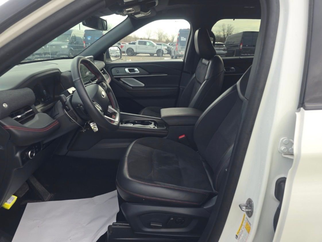 Used 2025 Ford Explorer ST AWD/4WD image 6