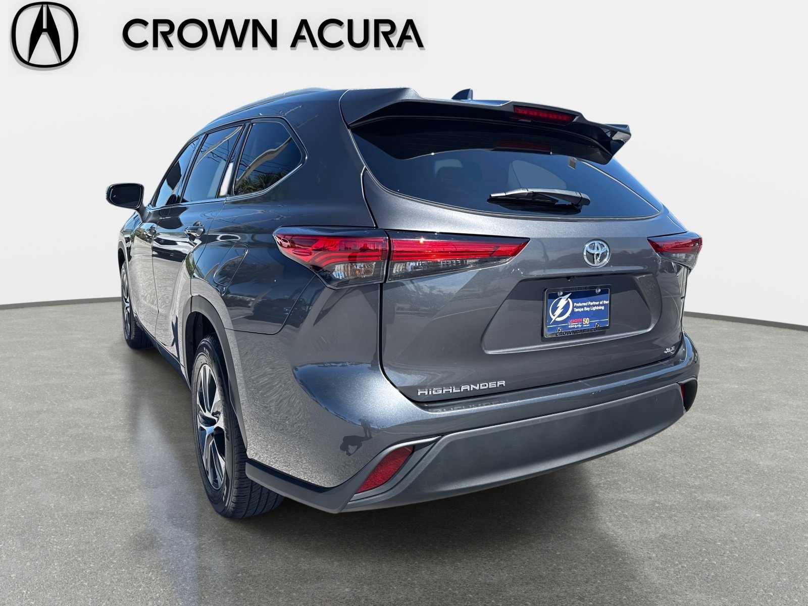 Used 2022 Toyota Highlander XLE image 10