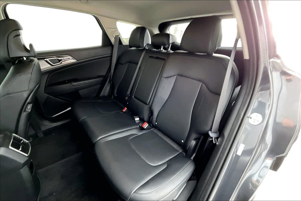 Used 2023 Kia Sportage EX image 33