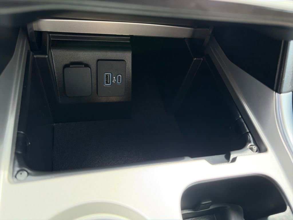 Used 2024 Ford Explorer XLT w/ Equipment Group 202A AWD/4WD image 24