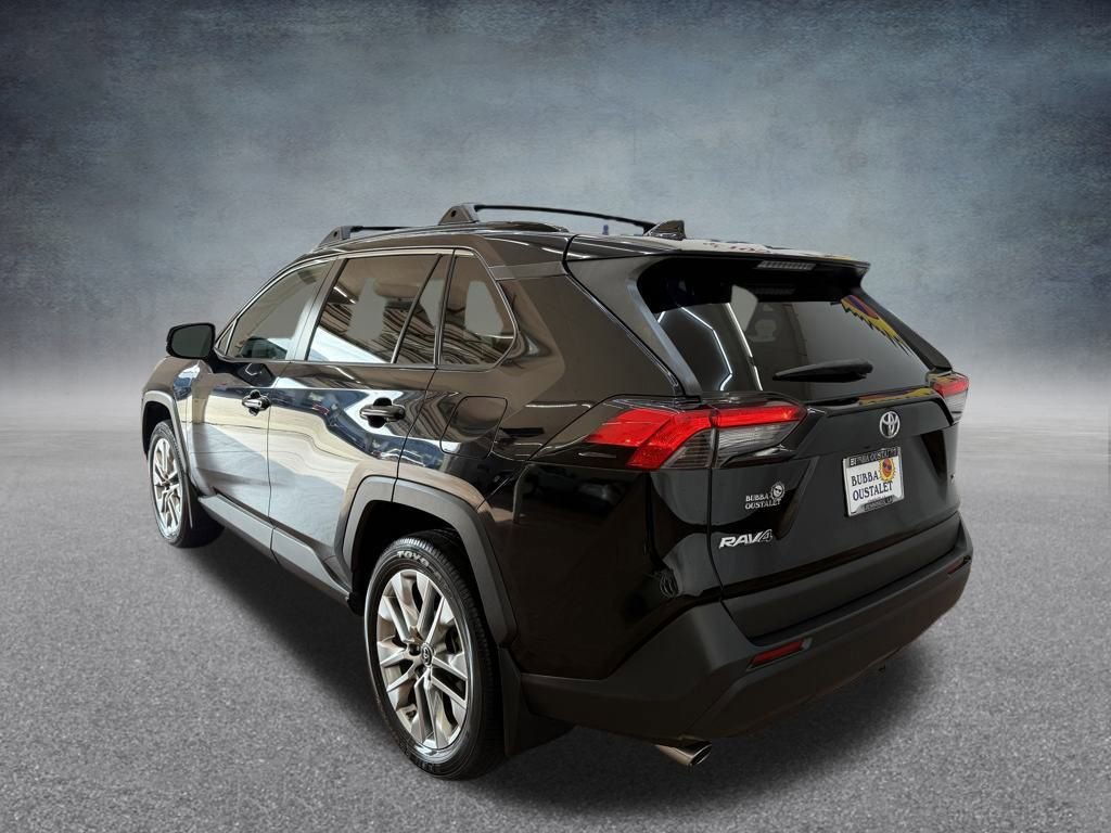 Used 2019 Toyota RAV4 XLE Premium image 12