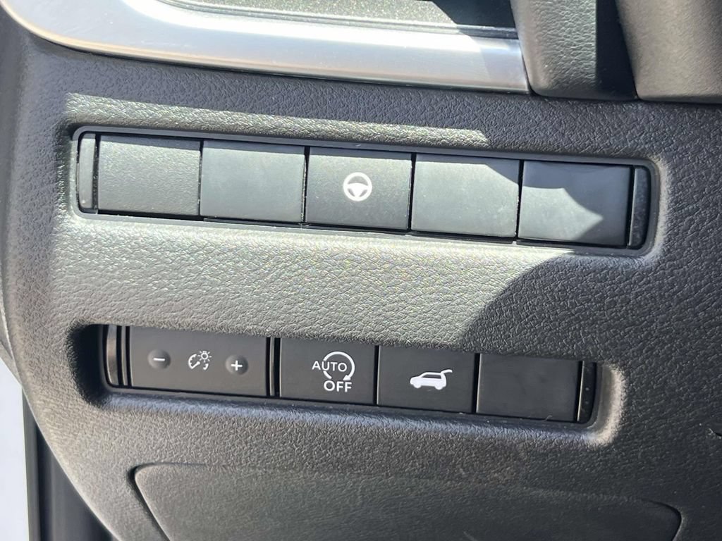 Used 2024 Nissan Rogue SV AWD/4WD image 20