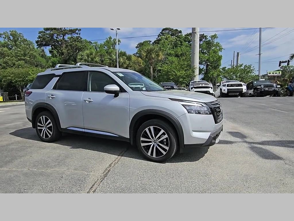 Used 2025 Nissan Pathfinder Platinum w/ Black Appearance Package image 38