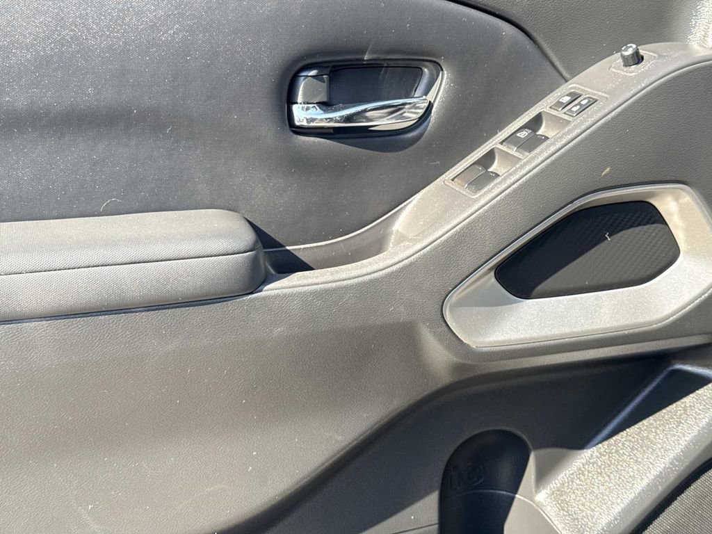 Used 2022 Nissan Frontier SV image 17