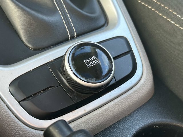 Used 2022 Hyundai Venue SEL FWD image 24