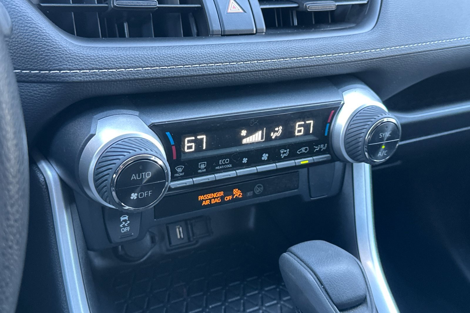 Used 2022 Toyota RAV4 LE image 27