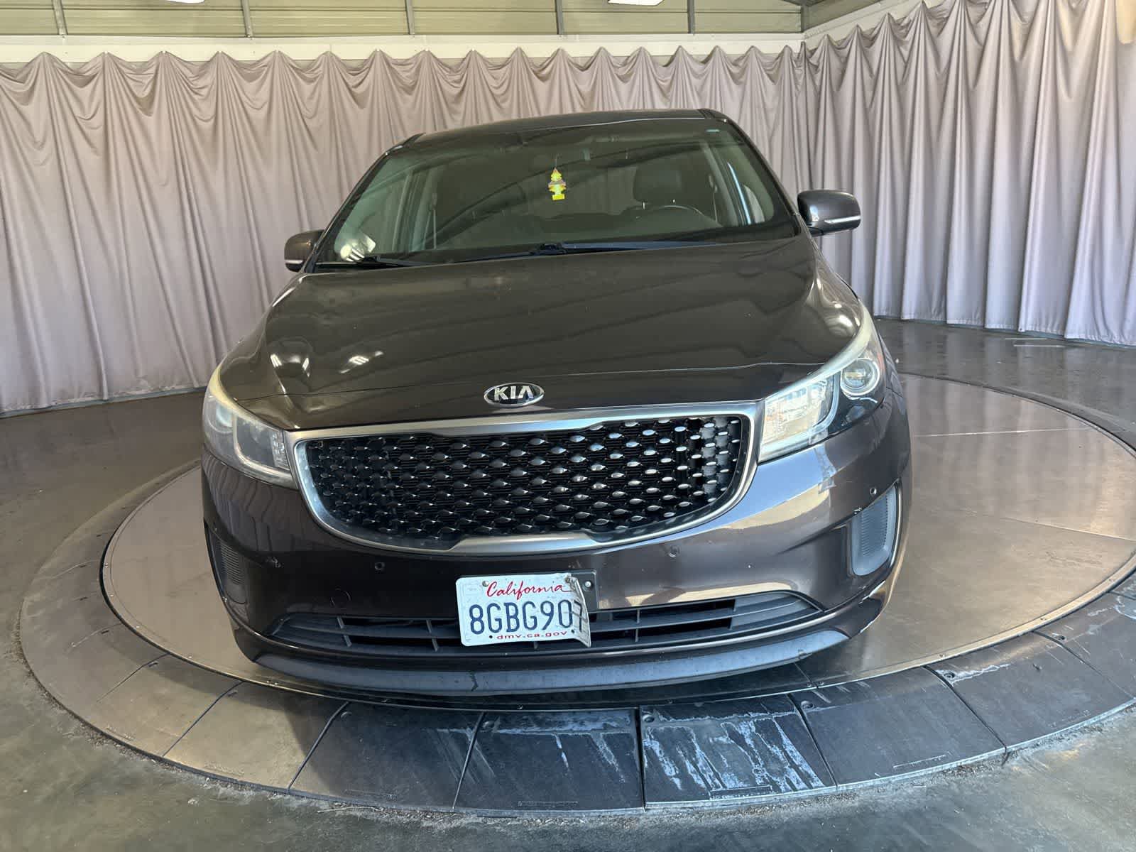 Used 2017 Kia Sedona LX w/ LX Essentials Premium Package FWD image 2