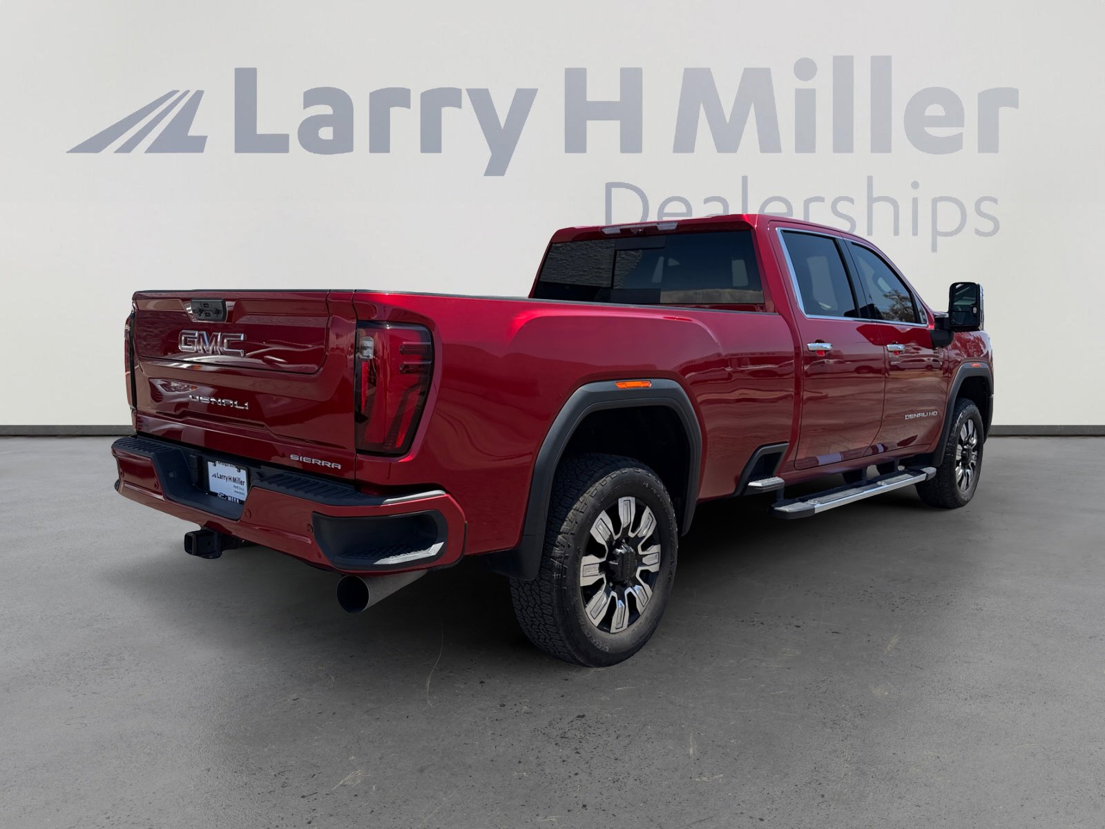 Used 2024 GMC Sierra 3500 Denali w/ Technology Package AWD/4WD image 5