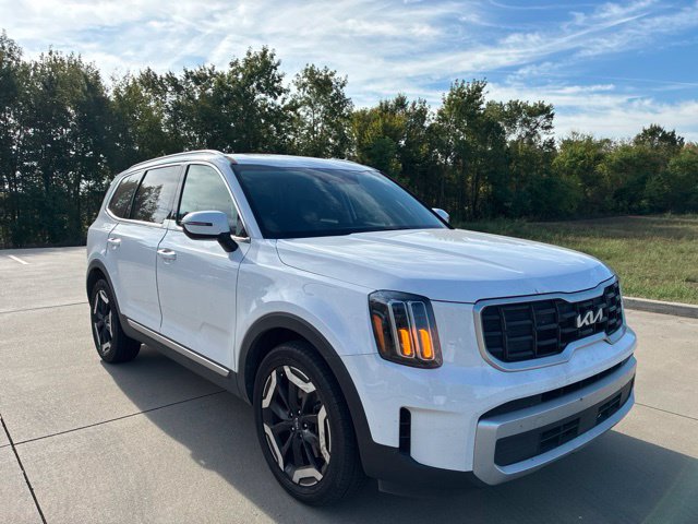 Used 2024 Kia Telluride S w/ S Sunroof Package FWD image 2