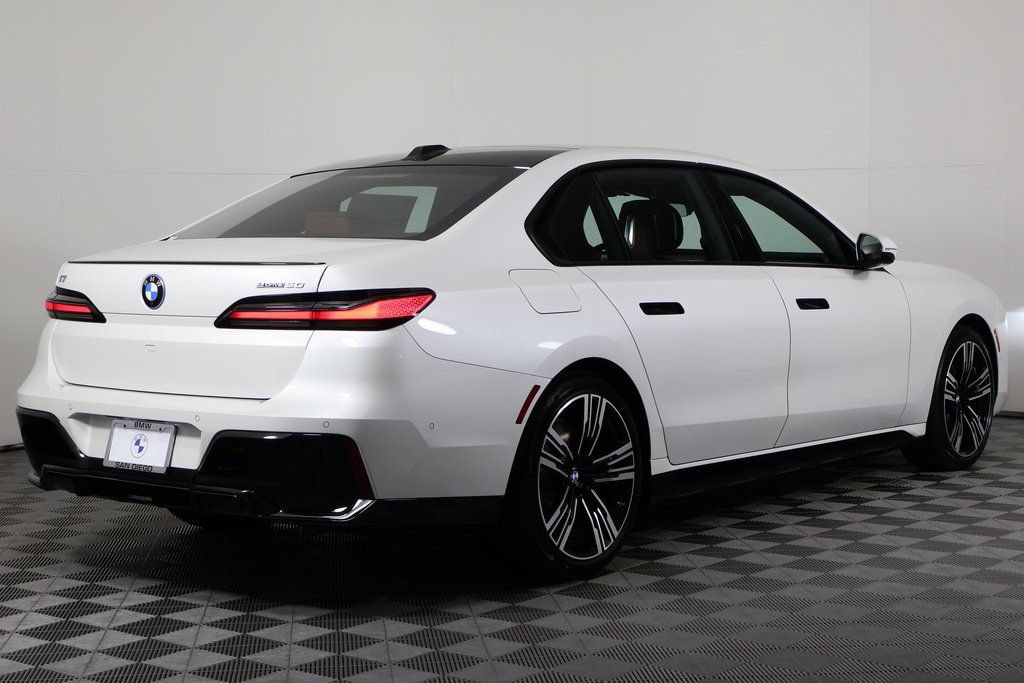 New 2026 BMW i7 eDrive50 w/ M Sport Package RWD image 2