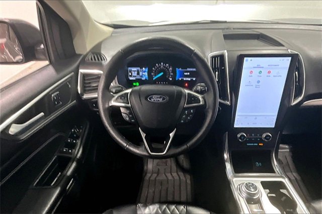 Used 2024 Ford Edge Titanium w/ Cold Weather Package image 8