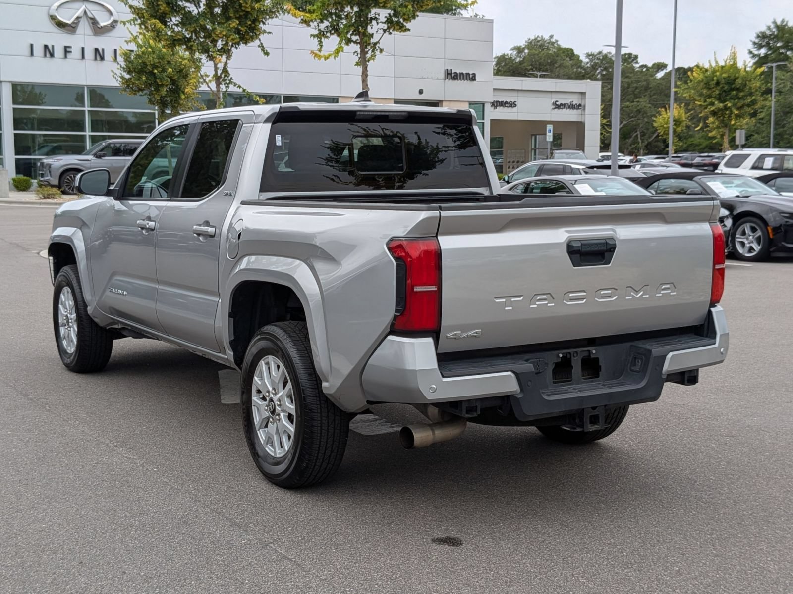 Used 2024 Toyota Tacoma SR5 AWD/4WD image 5