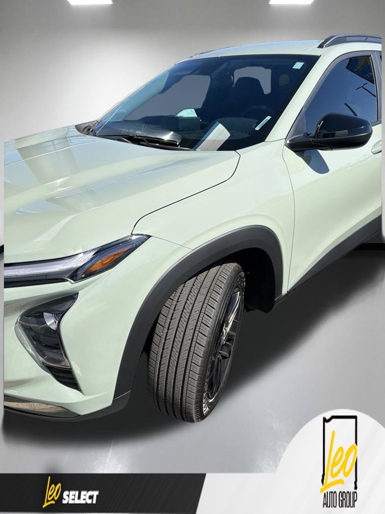 Used 2025 Chevrolet Trax ACTIV w/ Driver Confidence Package FWD image 2
