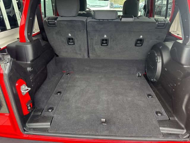 Used 2025 Jeep Wrangler Unlimited Sahara AWD/4WD image 31