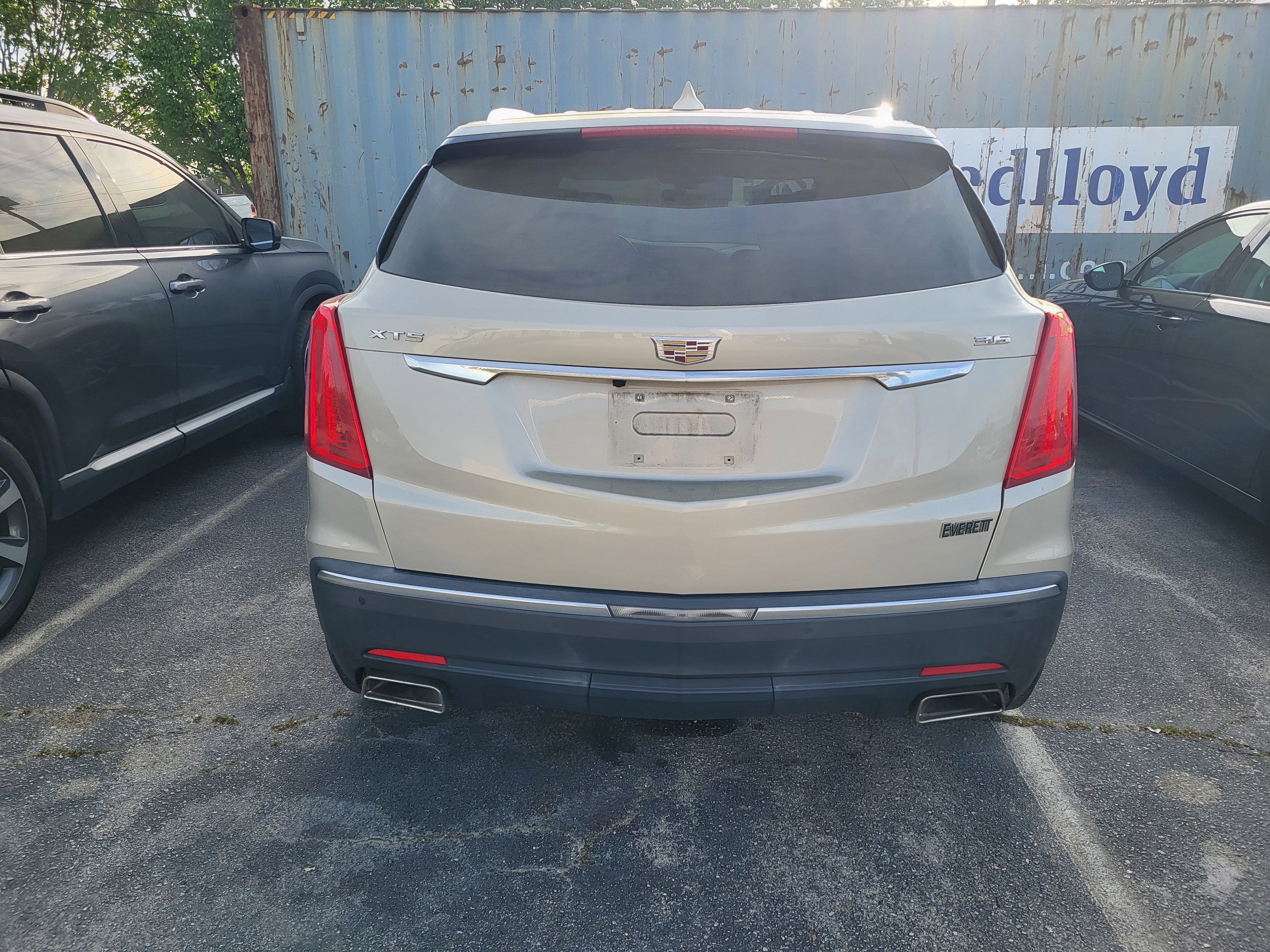 Used 2017 Cadillac XT5 Luxury w/ Driver Awareness Package image 5