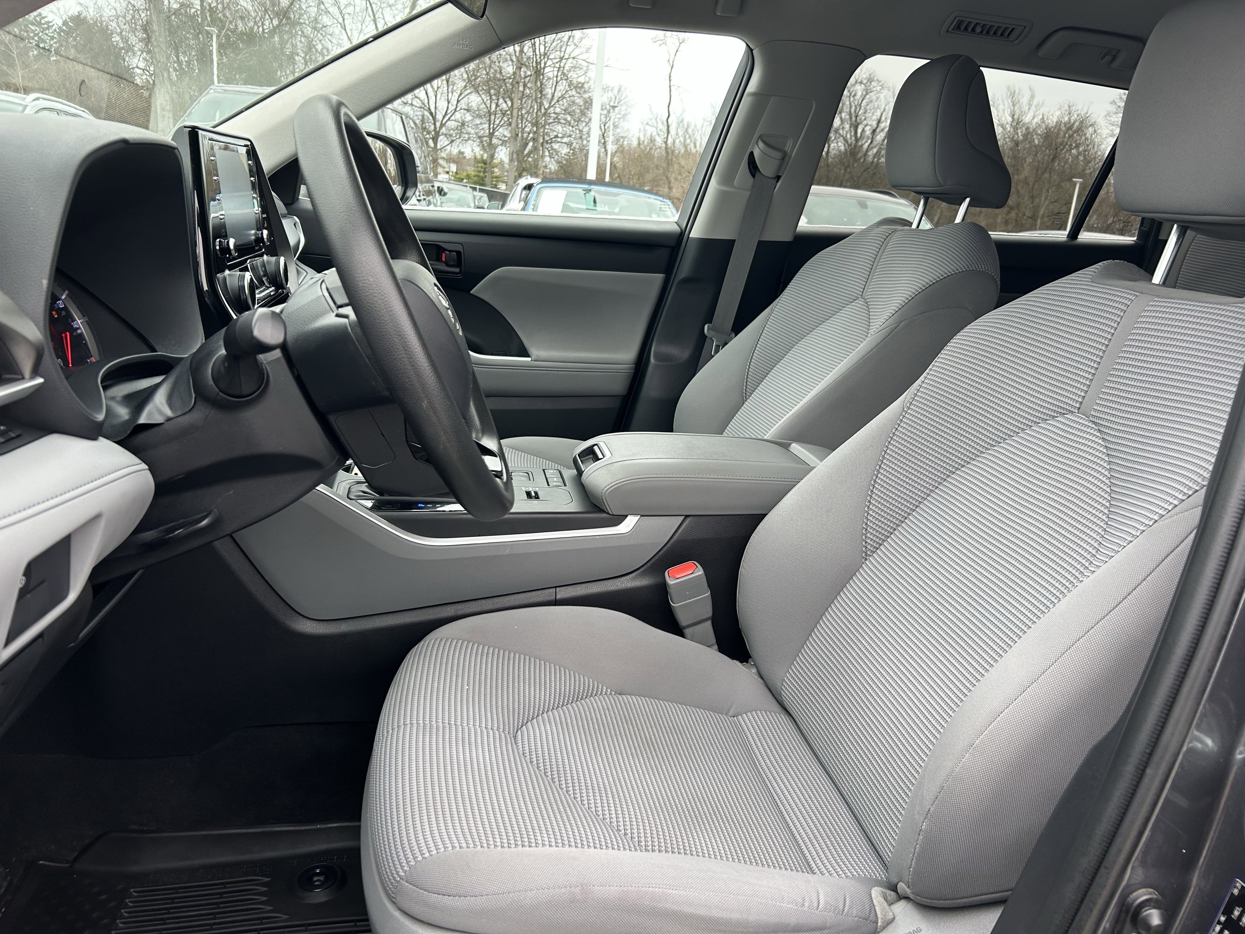 Used 2021 Toyota Highlander L image 22