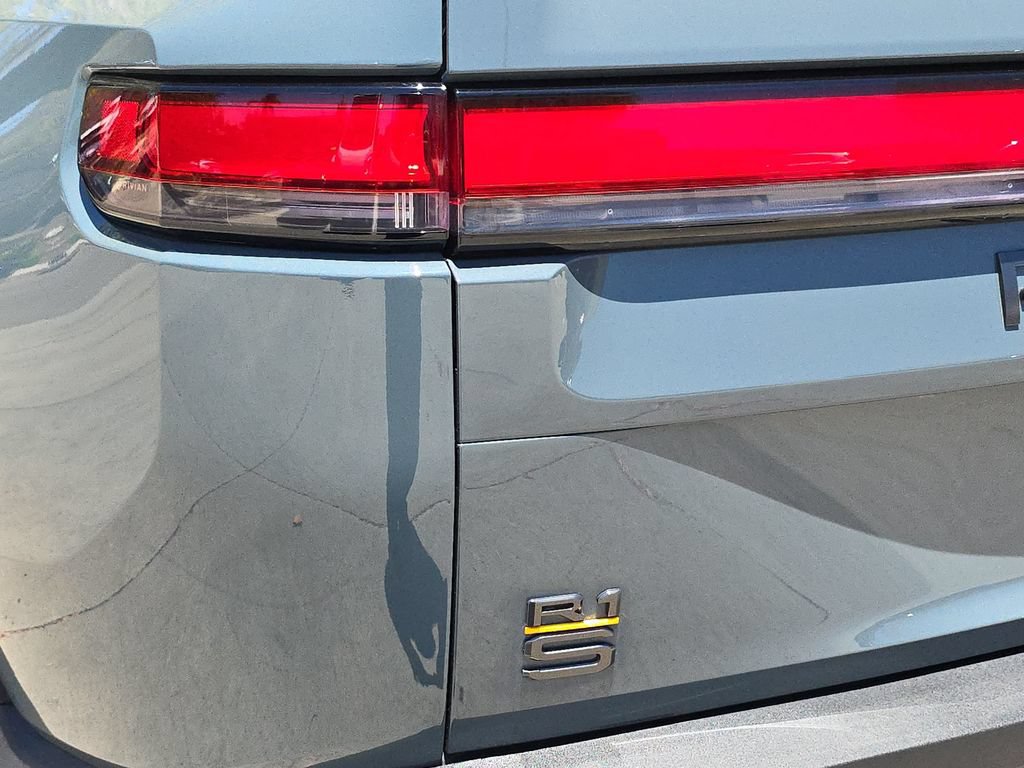 Used 2025 Rivian R1S Premium AWD/4WD image 37
