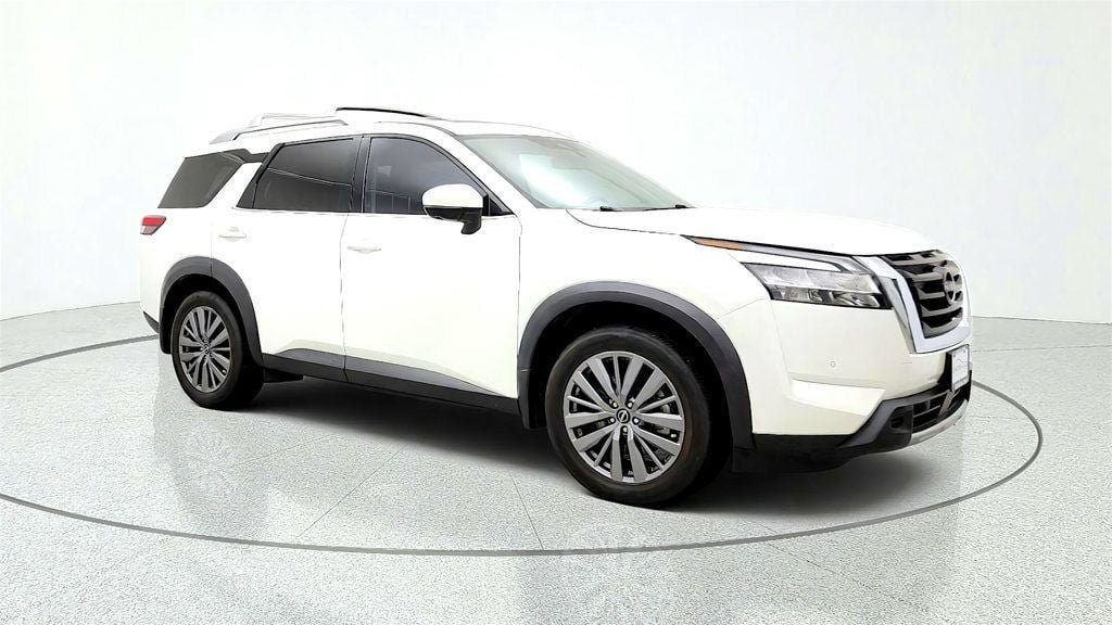Used 2024 Nissan Pathfinder SL w/ SL Premium Package FWD image 3