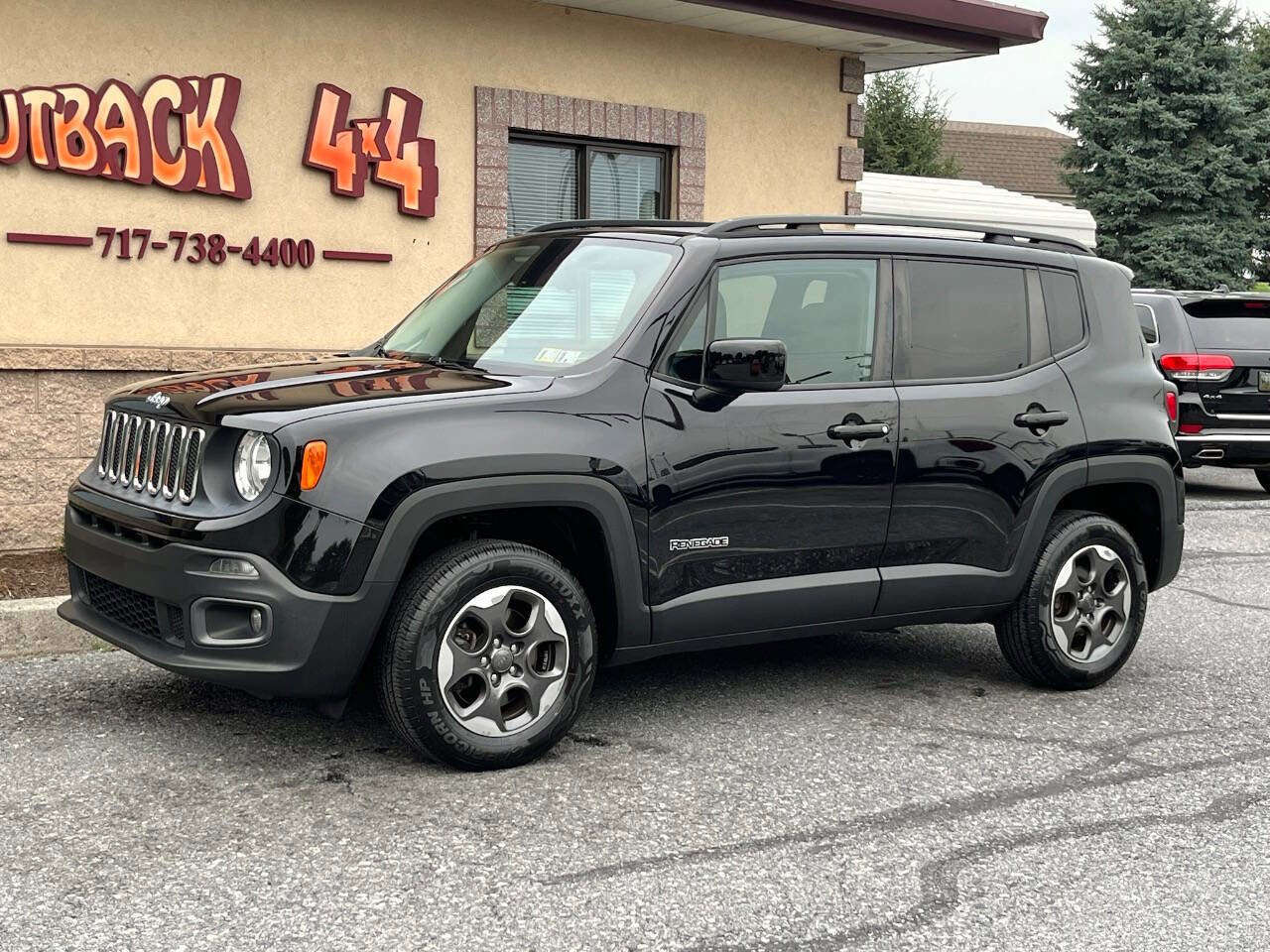 Used 2015 Jeep Renegade Latitude image 3