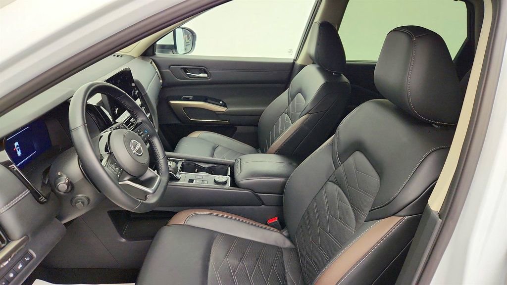 Used 2025 Nissan Pathfinder Platinum image 20