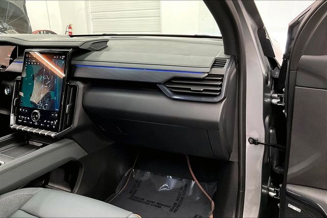 Used 2025 GMC Acadia AT4 image 17