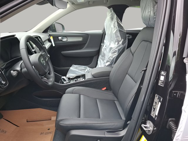 New 2026 Volvo XC40 B5 Plus w/ Protection Package Premier AWD/4WD image 5