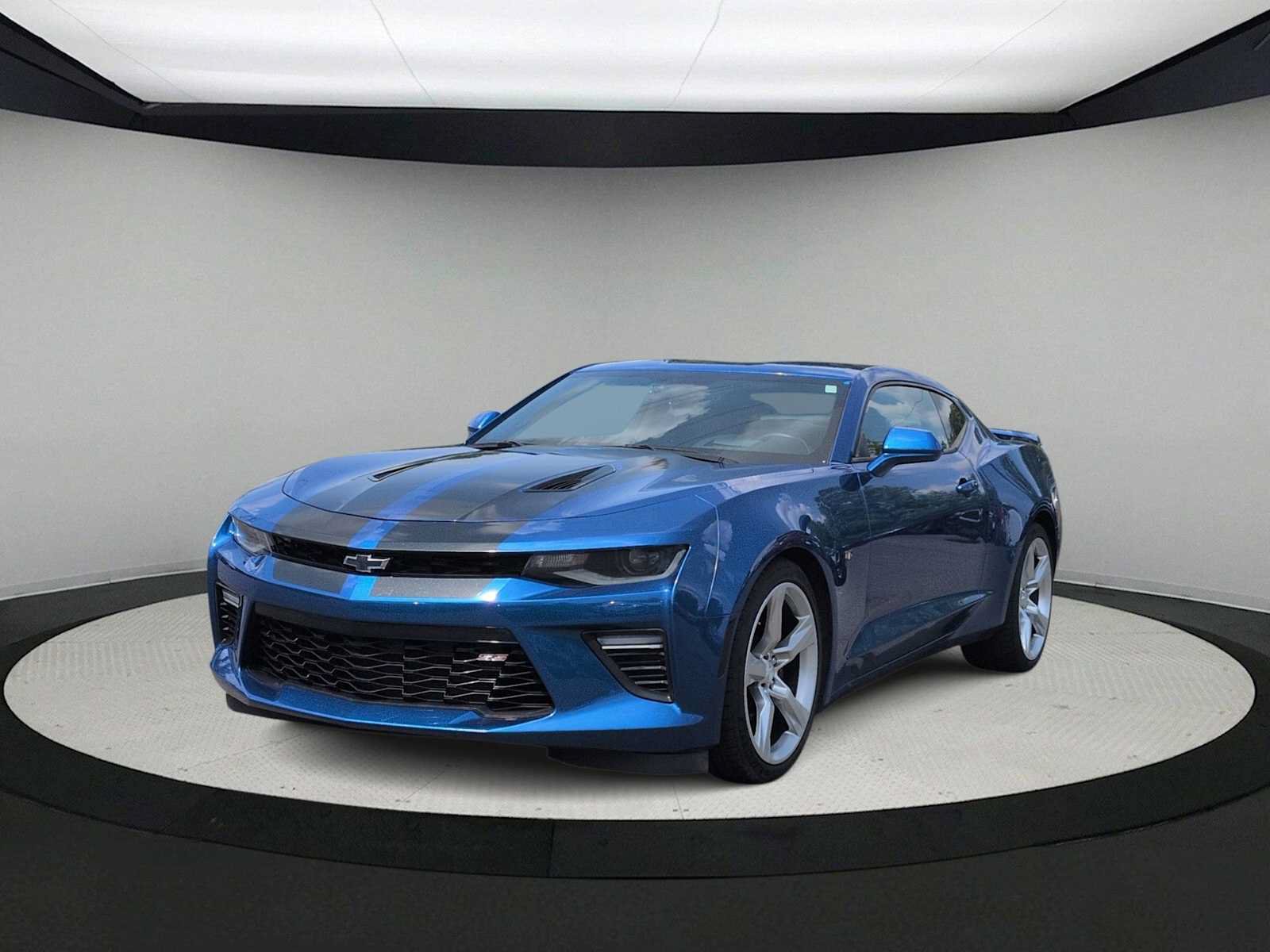 Used 2016 Chevrolet Camaro SS RWD image 4