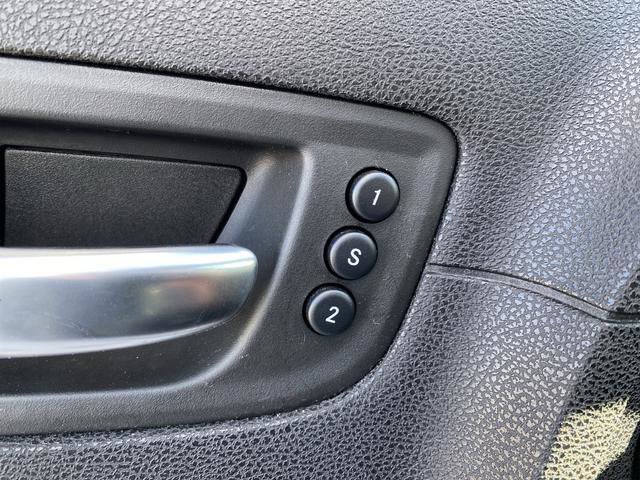 Used 2018 Chrysler 300 Limited w/ Safetytec Plus Group image 12