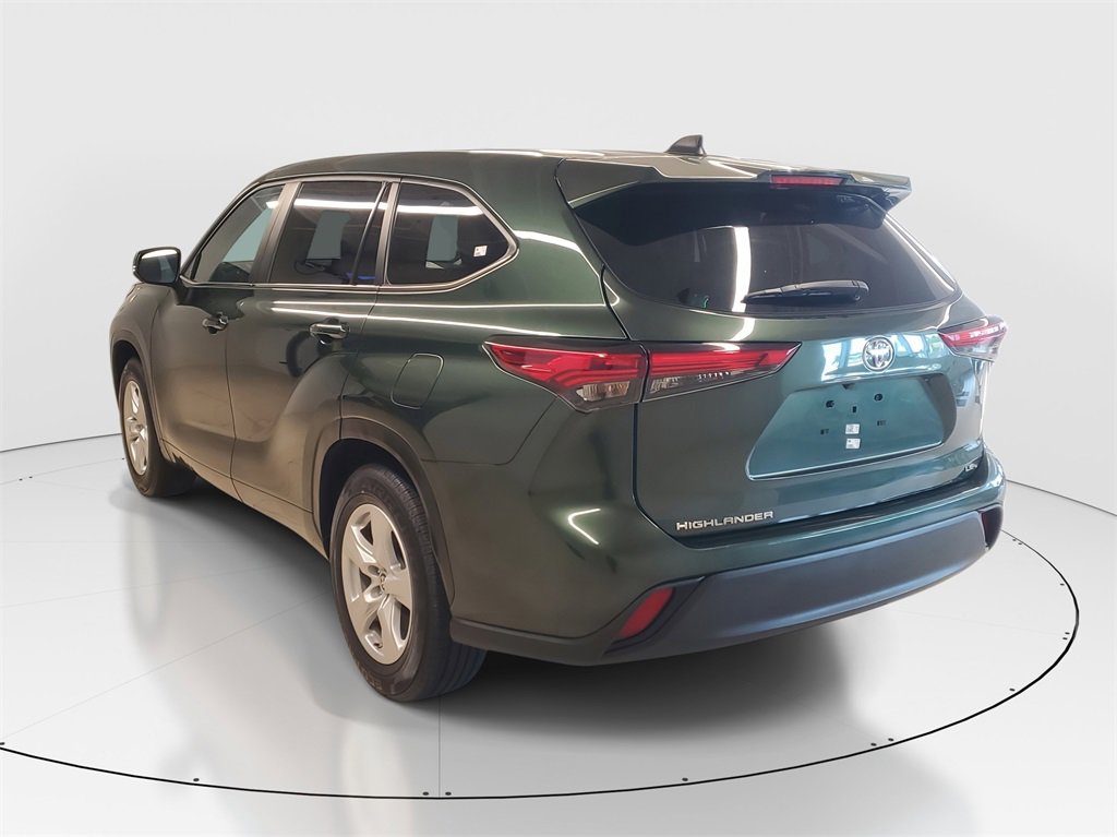 Used 2023 Toyota Highlander LE image 5