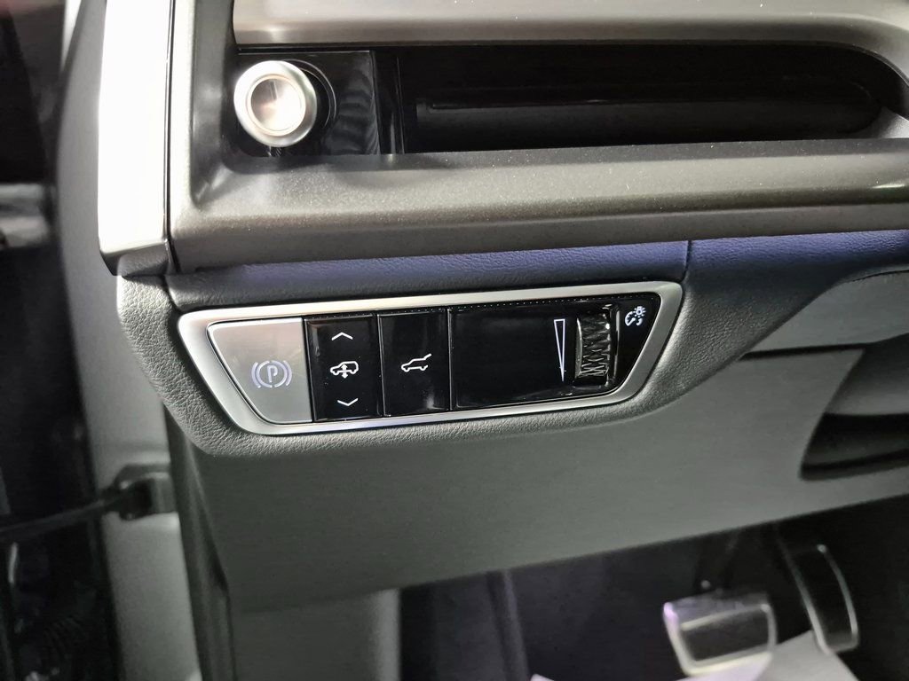 New 2026 Cadillac Vistiq Platinum w/ LPO, Floor Liner Package image 20