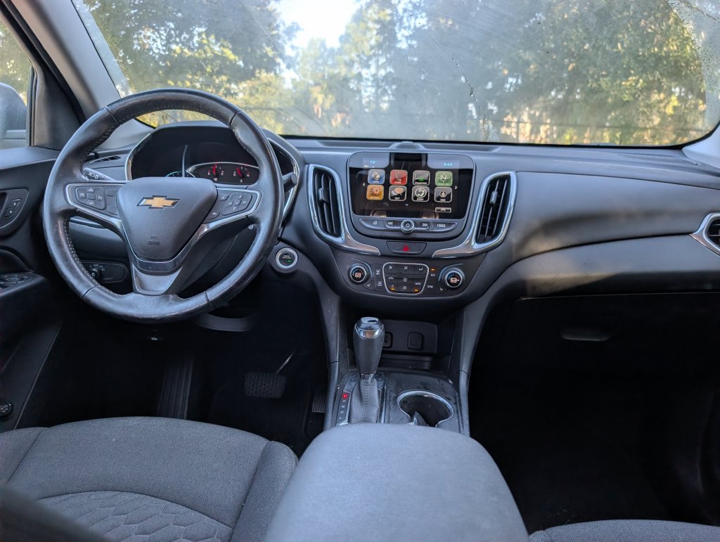 Used 2018 Chevrolet Equinox LT w/ Sun & Infotainment Package FWD image 11