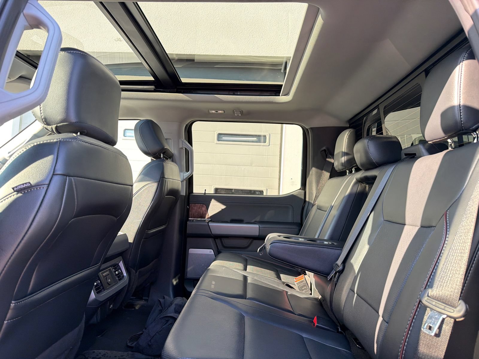 Used 2024 Ford F250 Lariat w/ Lariat Ultimate Package AWD/4WD image 25