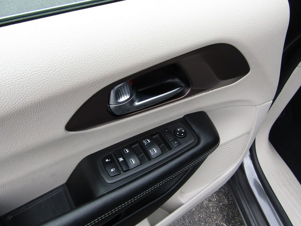 Used 2022 Chrysler Voyager LX FWD image 23
