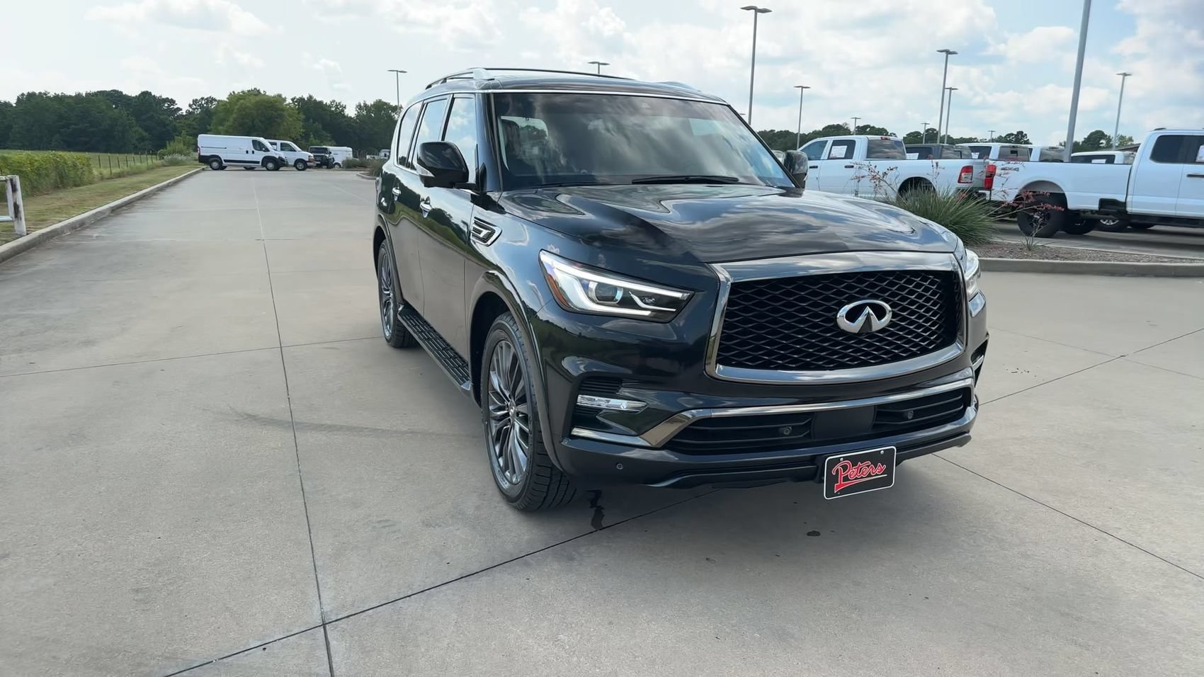 Used 2024 INFINITI QX80 Premium Select w/ All-Season Package RWD image 3