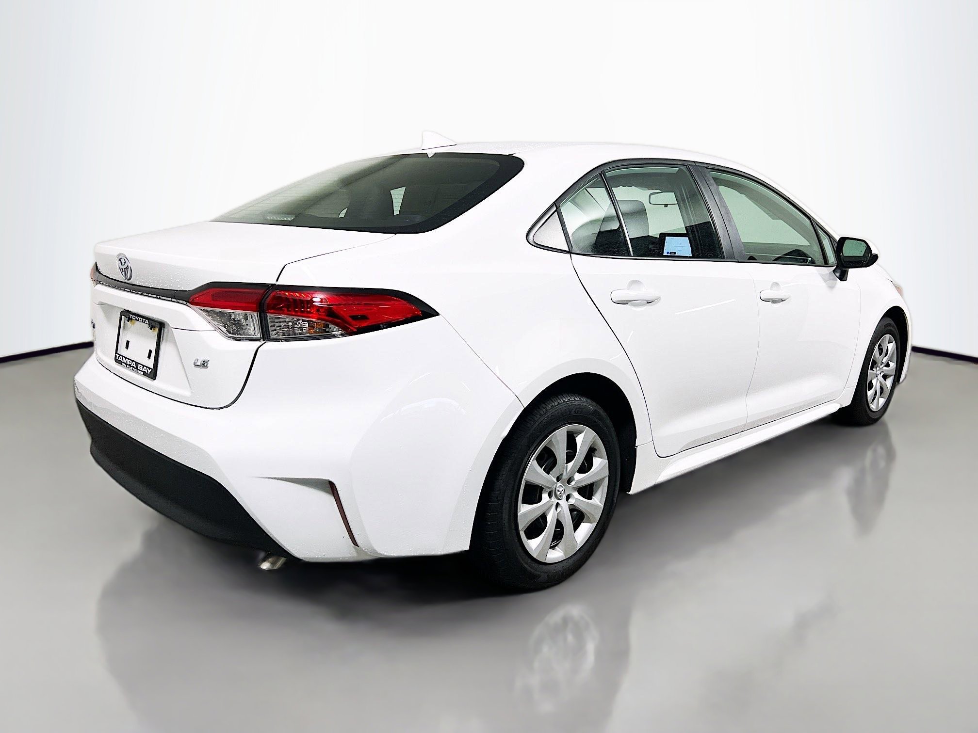 Used 2025 Toyota Corolla LE w/ Convenience Package image 4