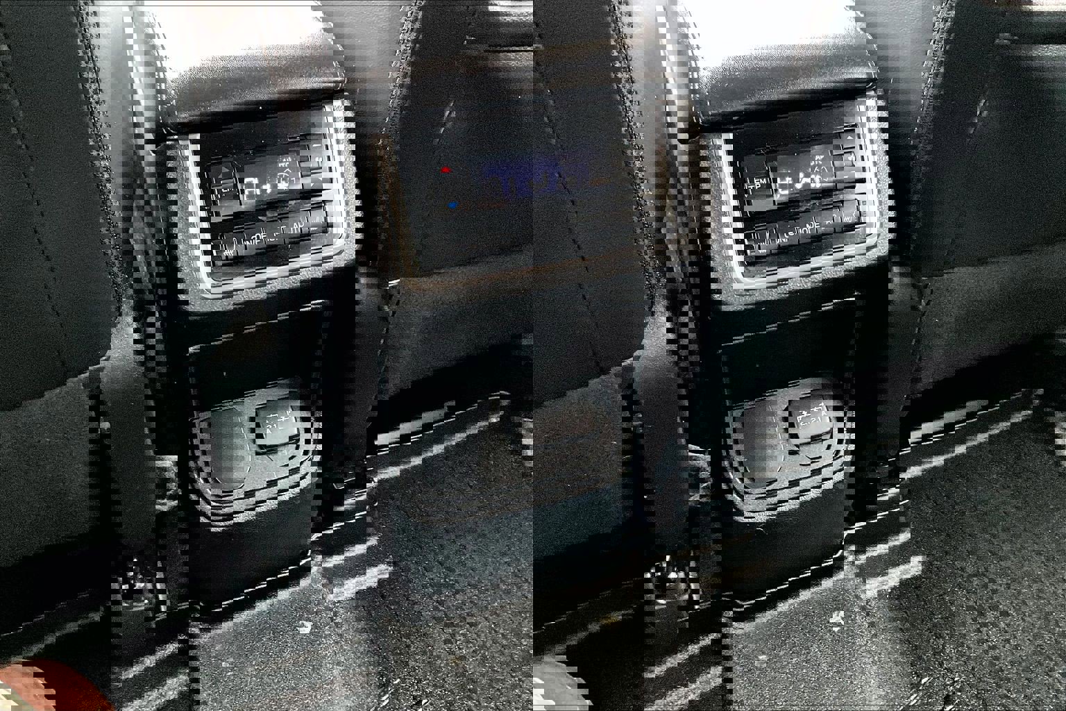 Used 2020 Subaru Ascent Limited w/ Technology Package image 33