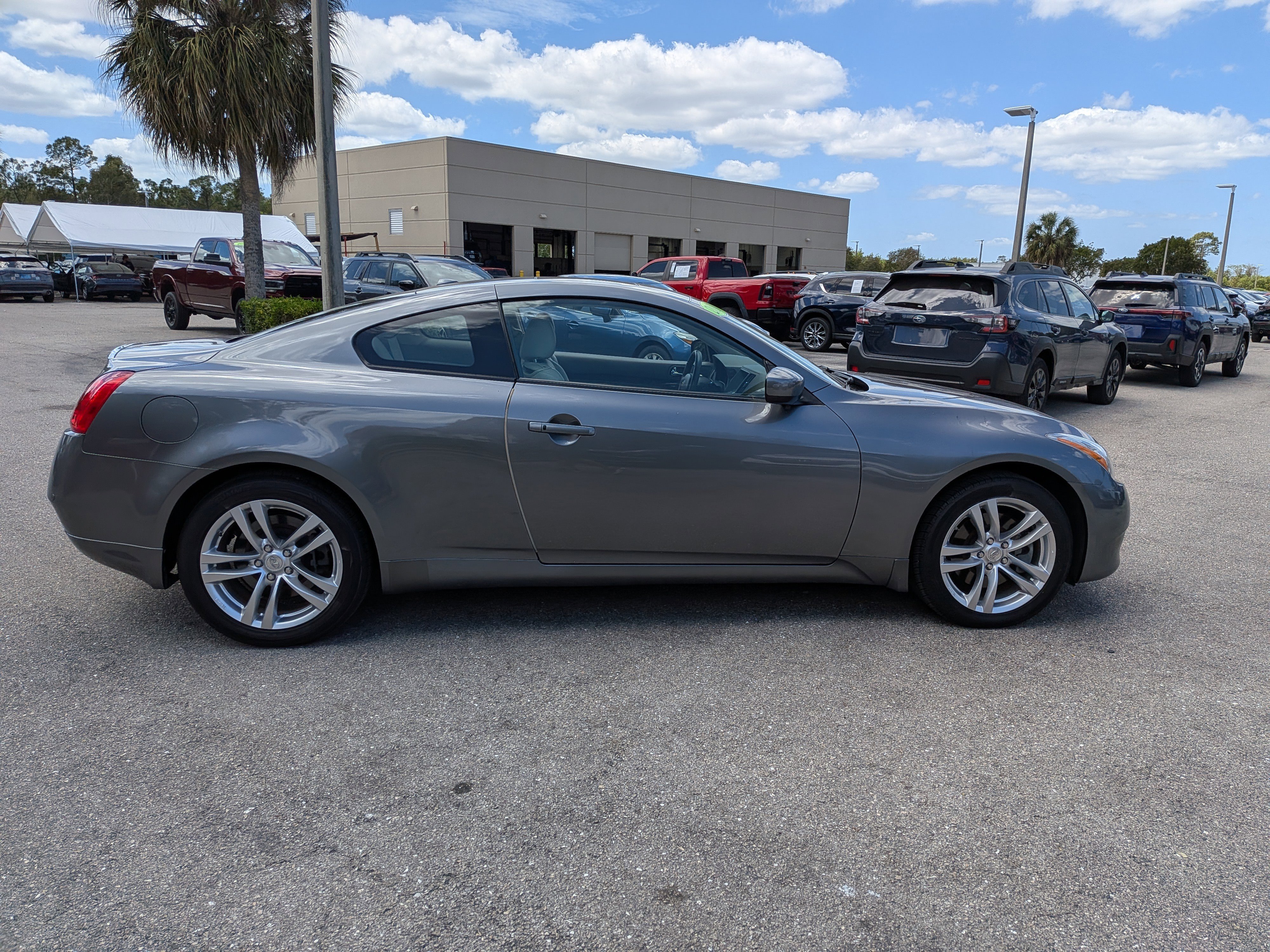 Used 2010 INFINITI G37 x w/ Premium Pkg image 3