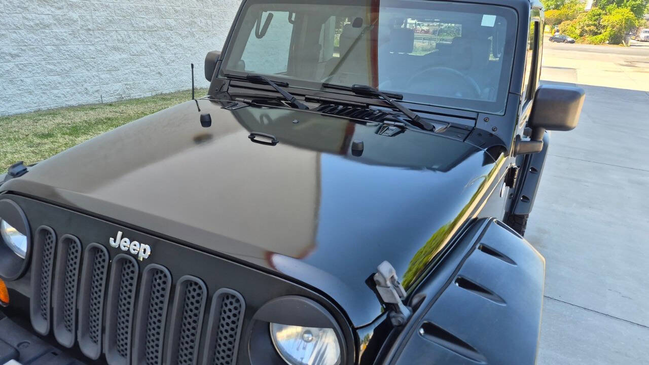 Used 2008 Jeep Wrangler Sahara w/ Dual Top Group AWD/4WD image 13