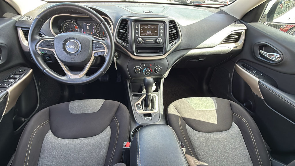 Used 2018 Jeep Cherokee Latitude FWD image 27